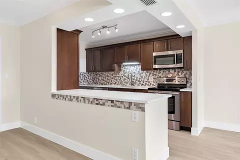 3233 NE 32nd #204, Fort Lauderdale, FL 33308