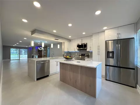 2002 Granada Dr #M1, Coconut Creek, FL 33066