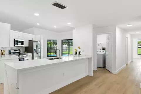 1041 Amherst, Davie, FL 33325