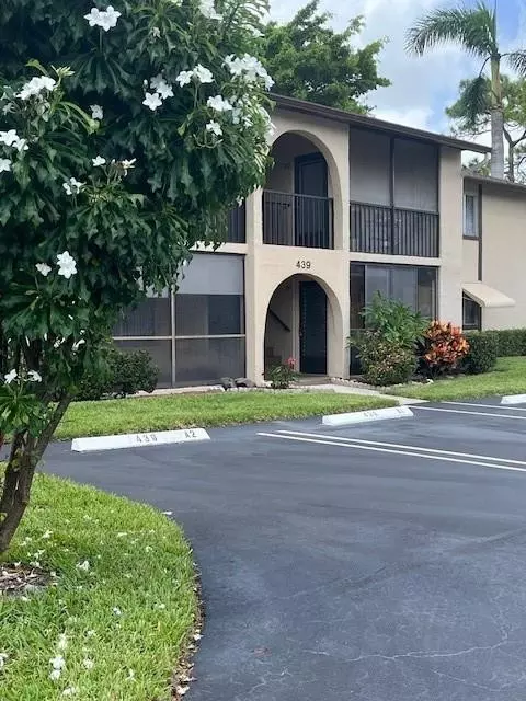 439 Pine Gln #D-1, Greenacres, FL 33463