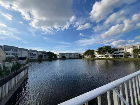 8200 Sunrise Lakes Blvd #212, Sunrise, FL 33322