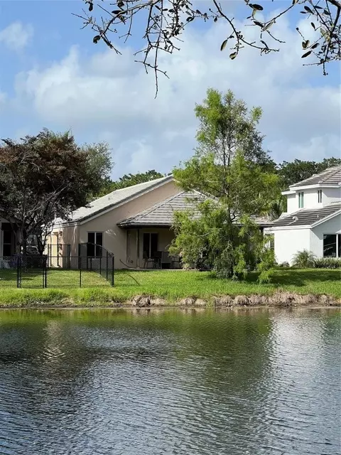 8920 Woodside, Davie, FL 33328