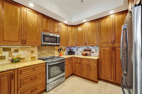 2617 NE 14th Ave #307, Wilton Manors, FL 33334