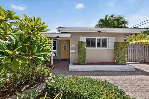 2115 NE 15th Ave, Wilton Manors, FL 33305