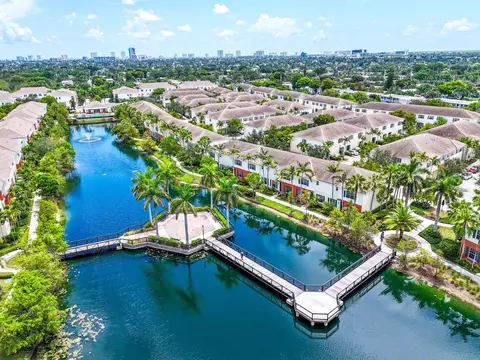 126 SW 7th Ct, Pompano Beach, FL 33060