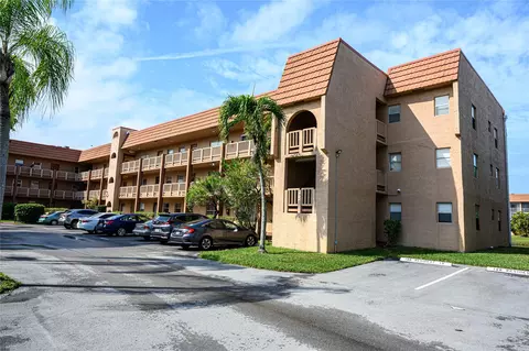 9750 Sunrise Lakes Blvd #211, Sunrise, FL 33322