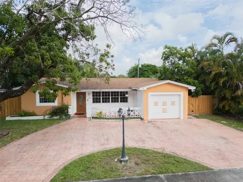 1910 N 35th, Hollywood, FL 33021