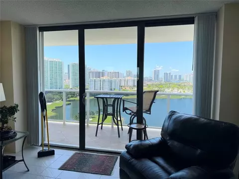 3675 N Country Club Dr #2007, Miami, FL 33180