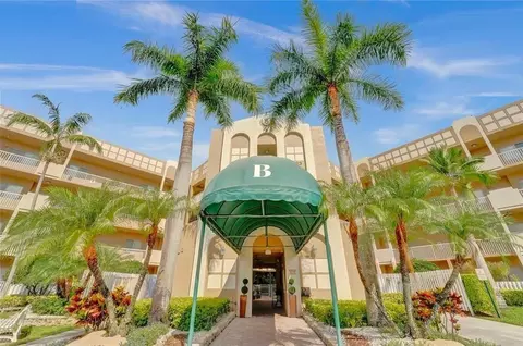 7623 Southampton #210, Tamarac, FL 33321