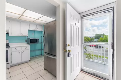 114 Royal Park #3C, Oakland Park, FL 33309