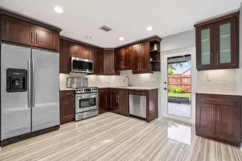 4805 NW 27th Way, Tamarac, FL 33309