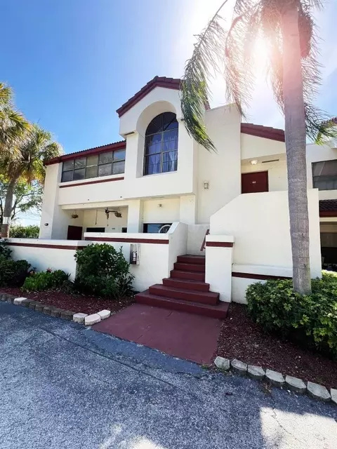 1421 Avon #206, North Lauderdale, FL 33068