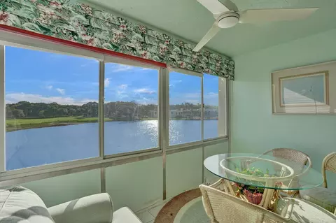 9450 Poinciana #310, Davie, FL 33324