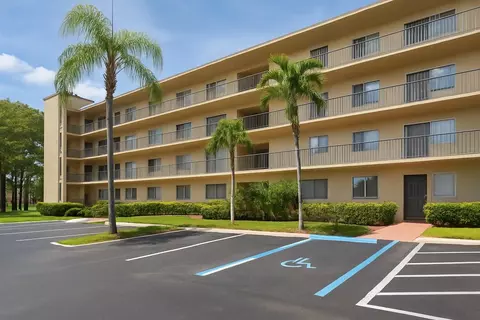 7770 NW 50th St #104, Lauderhill, FL 33351