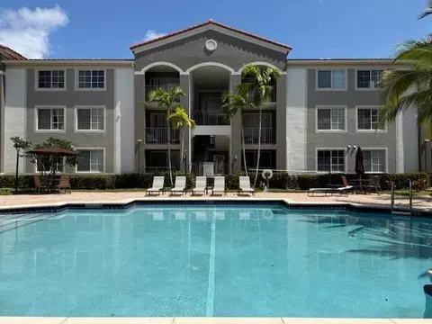 6831 SW 44th #312, Miami, FL 33155