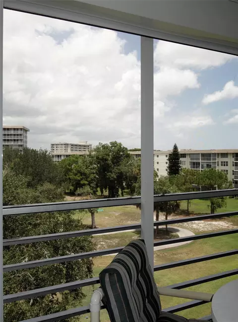 545 Oaks Ln #508, Pompano Beach, FL 33069