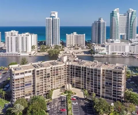 600 Parkview Dr #531, Hallandale Beach, FL 33009