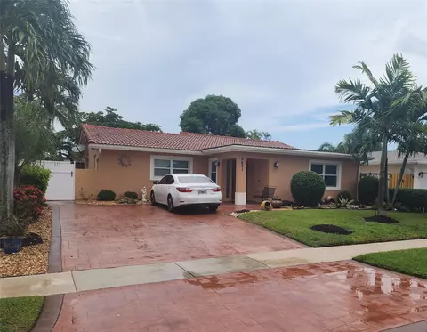 6831 NW 81st Pl, Tamarac, FL 33321
