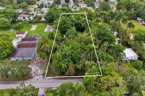 453 NE 154th St, Miami, FL 33162