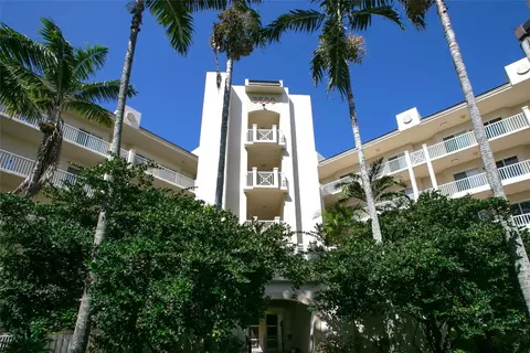 3500 Oaks Clubhouse Dr #104, Pompano Beach, FL 33069