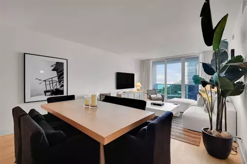 2301 Collins Ave #1008, Miami Beach, FL 33139
