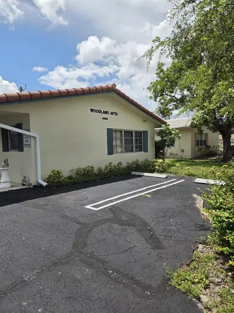 4000 NW Woodside Dr, Coral Springs, FL 33065