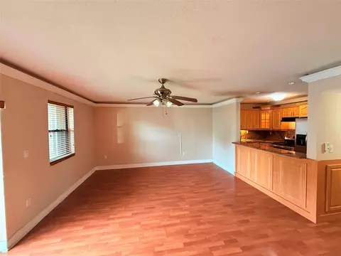 8401 NW 8th St #107, Miami, FL 33126