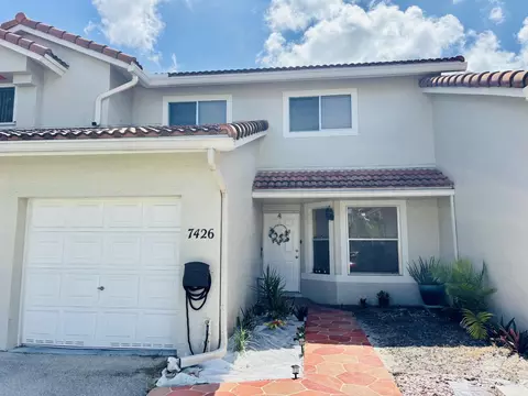 7426 Pinewalk Dr #7426, Margate, FL 33063