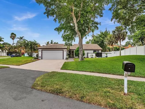 4201 NW 73rd Ave, Lauderhill, FL 33319
