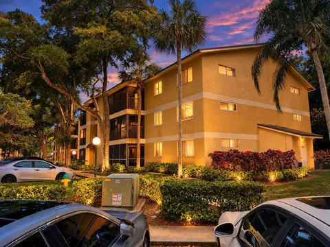 3083 N Oakland Forest Dr #308, Oakland Park, FL 33309