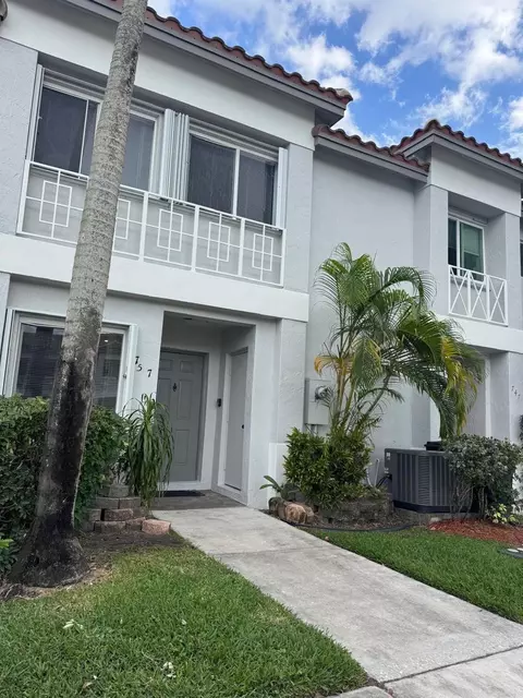 757 NW 208th Dr, Pembroke Pines, FL 33029