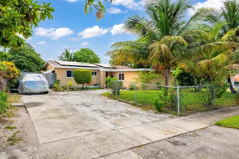 2651 NW 42nd Ave, Lauderhill, FL 33313