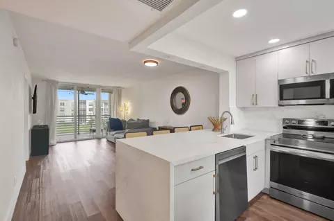 9420 Poinciana #311, Davie, FL 33324