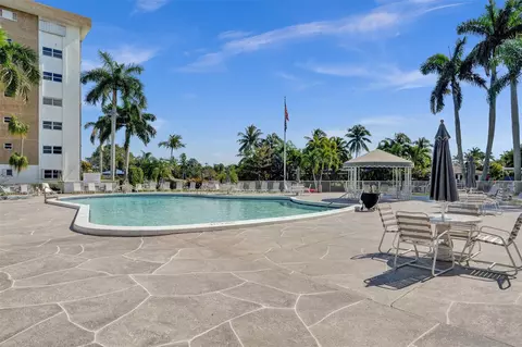 2990 NE 16th Ave #201, Oakland Park, FL 33334