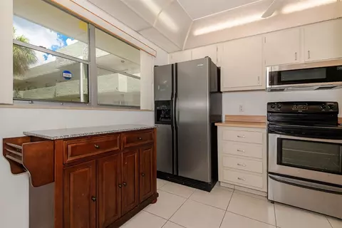 6075 N Sabal Palm Blvd #204, Tamarac, FL 33319