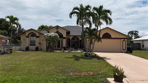 472 SE Faith Ter, Port Saint Lucie, FL 34983