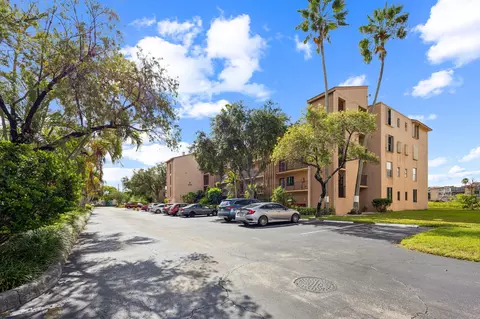 7210 Lake Circle Dr #106, Margate, FL 33063
