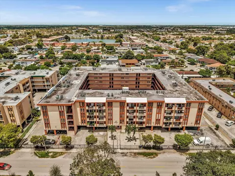 1075 W 68th St #203, Hialeah, FL 33014