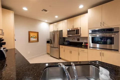 16102 Emerald Estates Dr #207, Weston, FL 33331