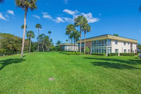 1 Vista Gdns #207, Vero Beach, FL 32962