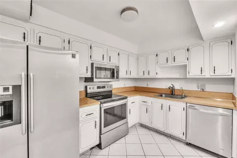 1681 NW 70th #414, Plantation, FL 33313