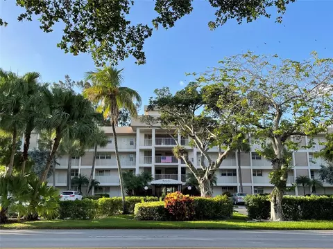 3051 S Palm Aire Dr #204, Pompano Beach, FL 33069