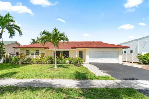 7517 W Country Club Blvd, Boca Raton, FL 33487