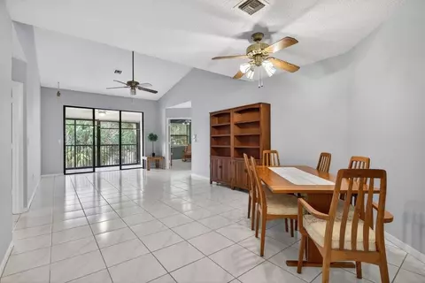 4250 NW 30th St #357, Coconut Creek, FL 33066