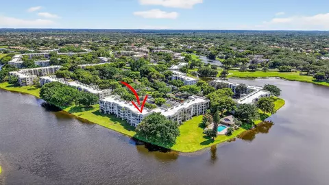 9440 Poinciana Pl #401, Davie, FL 33324
