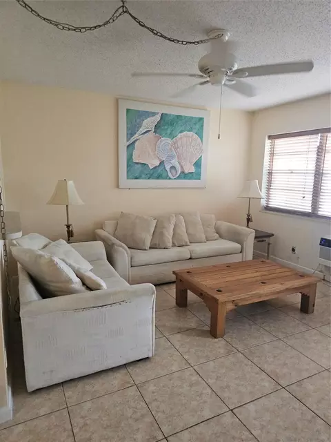 103 Salisbury E #103, West Palm Beach, FL 33417