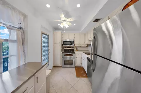 3000 N Palm Aire #302, Pompano Beach, FL 33069