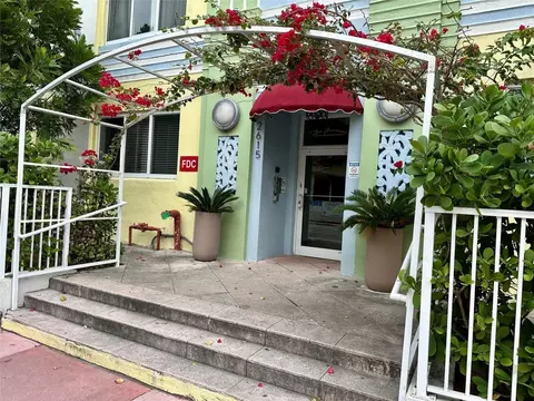 2615 Collins #26, Miami Beach, FL 33140