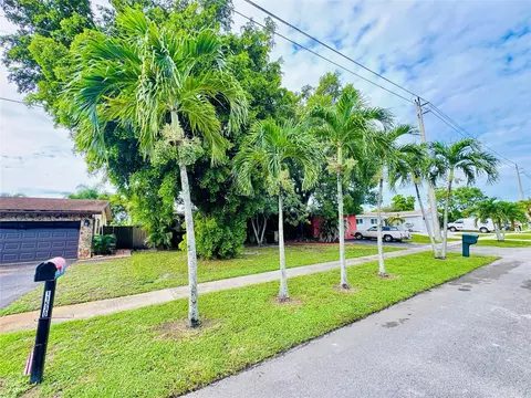 11540 Sheridan, Pembroke Pines, FL 33026
