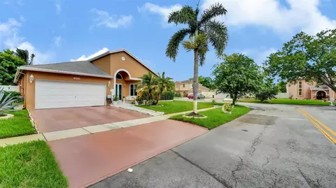 9581 Boulder St, Miramar, FL 33025